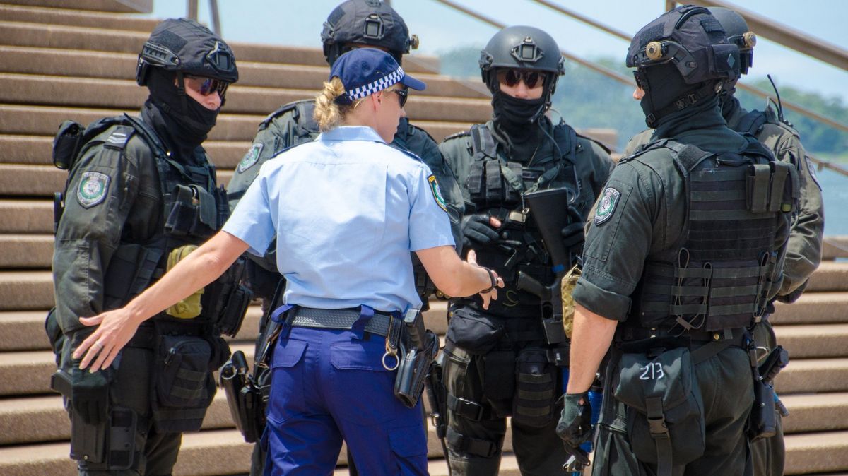 Australská policie zatkla více než 600 lidí při akci proti domácímu násilí